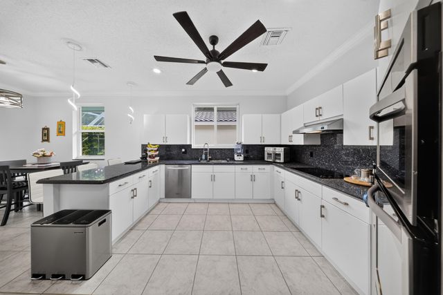 7690 La Corniche Circle, Boca Raton, FL 33433