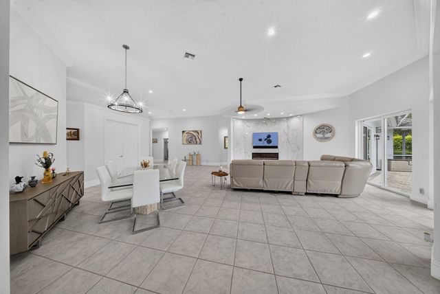 7690 La Corniche Circle, Boca Raton, FL 33433