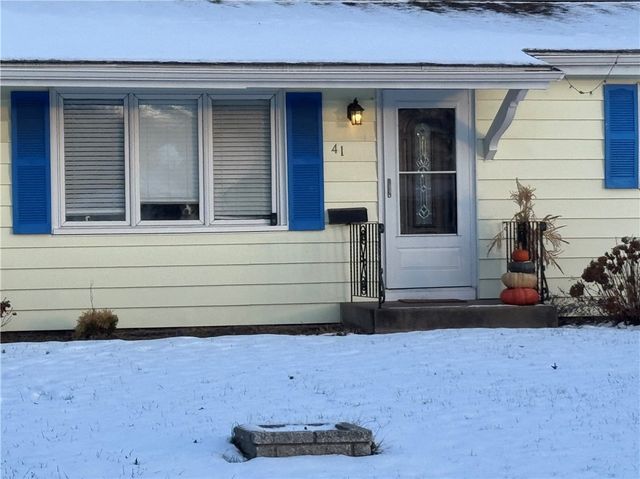 41 Grecian Parkway, Greece, NY 14626