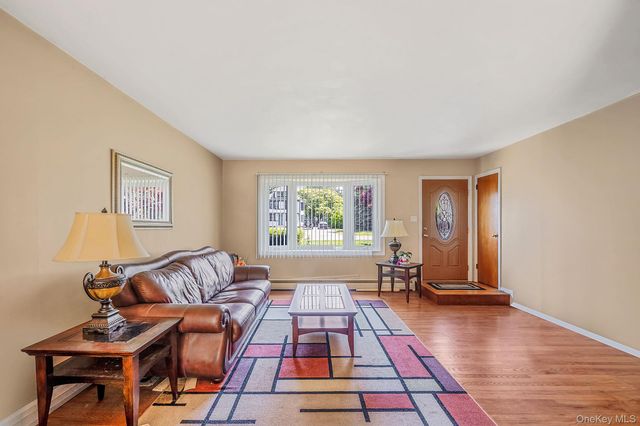 190 Bay Avenue, Patchogue, NY 11772