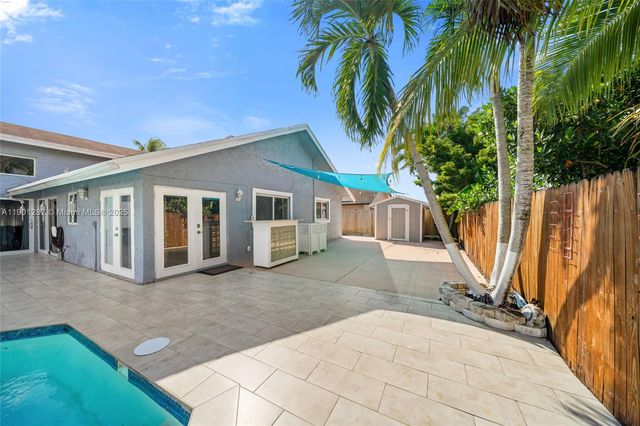 7461 NW 36th St, Lauderhill, FL 33319