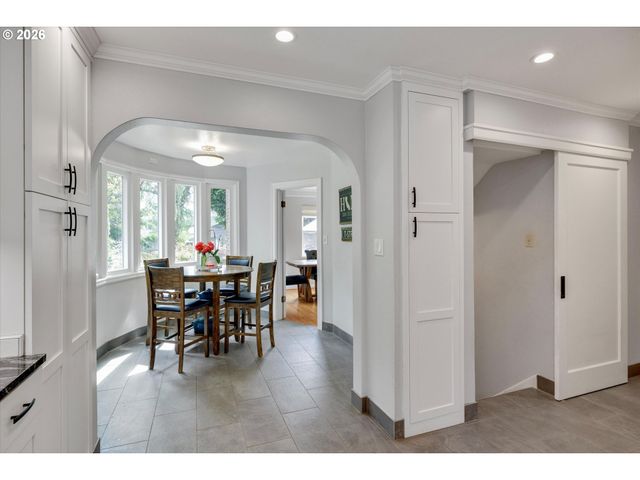 5497 RIVER St, West Linn, OR 97068