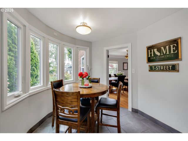 5497 RIVER St, West Linn, OR 97068