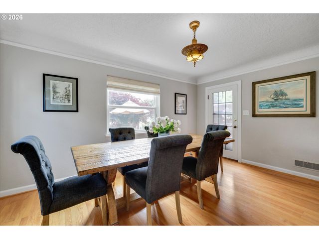 5497 RIVER St, West Linn, OR 97068