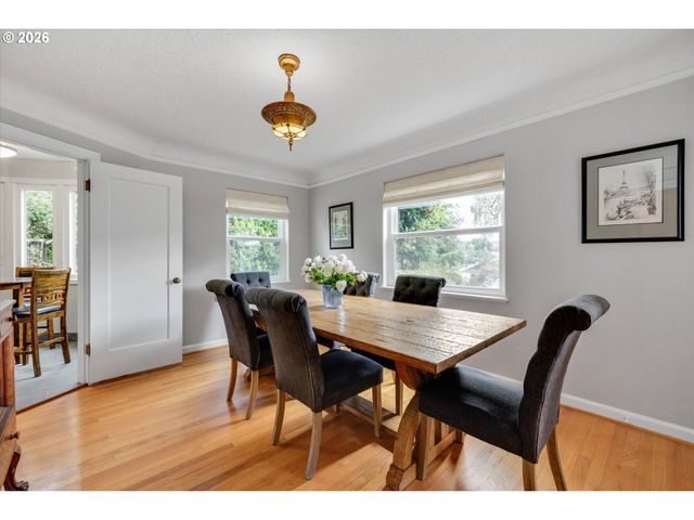 5497 RIVER St, West Linn, OR 97068
