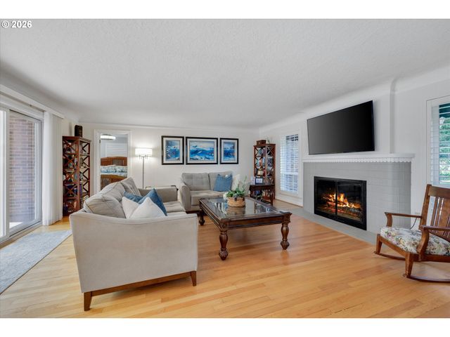 5497 RIVER St, West Linn, OR 97068