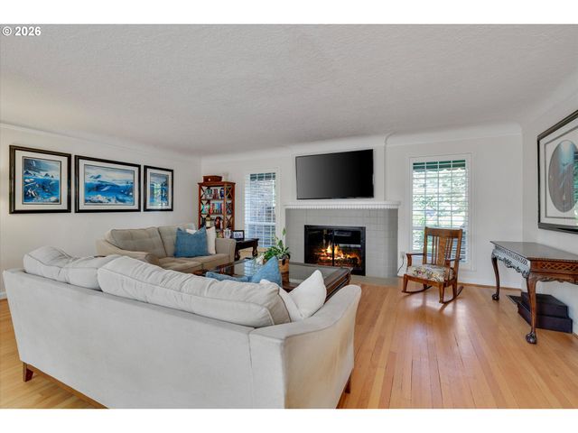 5497 RIVER St, West Linn, OR 97068