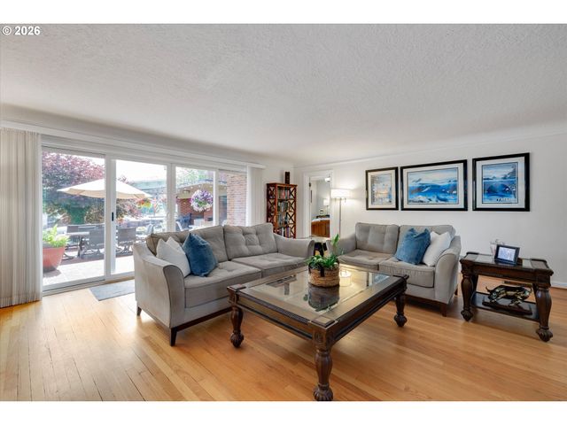 5497 RIVER St, West Linn, OR 97068
