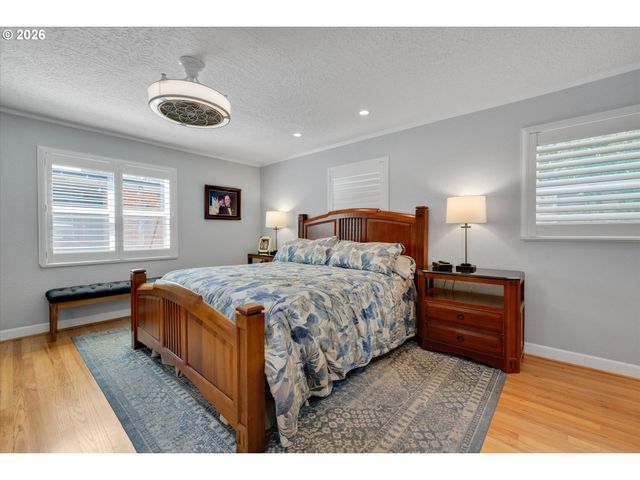 5497 RIVER St, West Linn, OR 97068