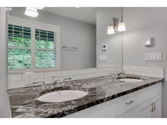 5497 RIVER St, West Linn, OR 97068