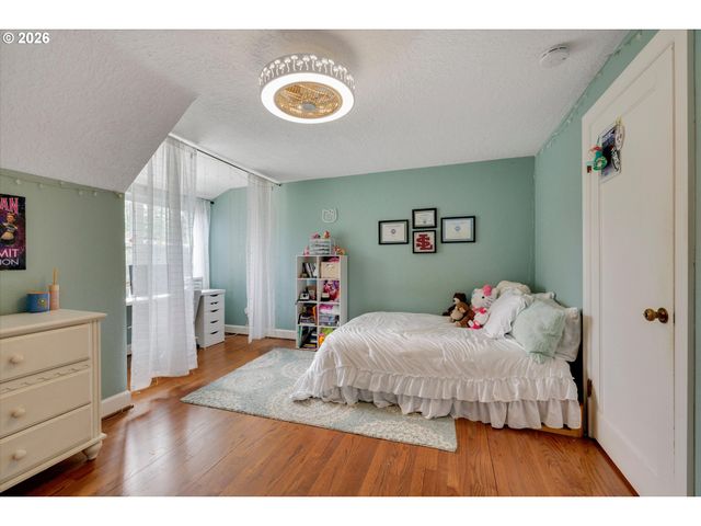 5497 RIVER St, West Linn, OR 97068