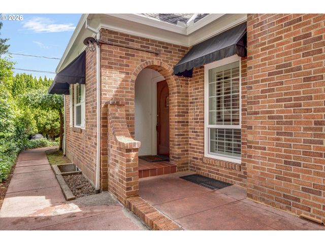 5497 RIVER St, West Linn, OR 97068
