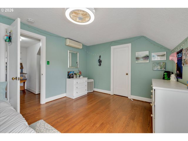 5497 RIVER St, West Linn, OR 97068