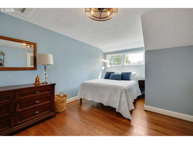 5497 RIVER St, West Linn, OR 97068