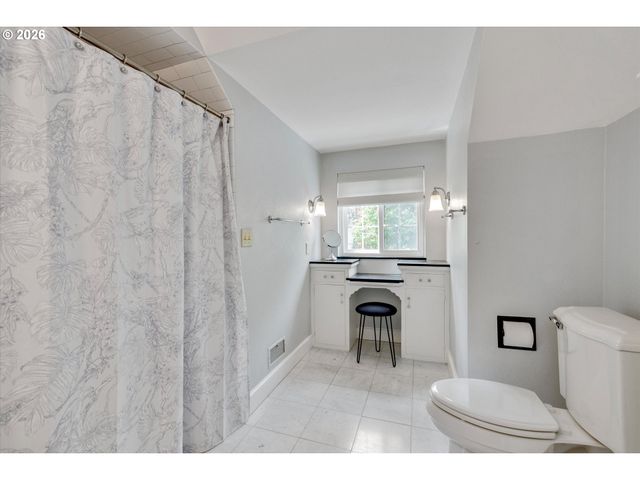 5497 RIVER St, West Linn, OR 97068