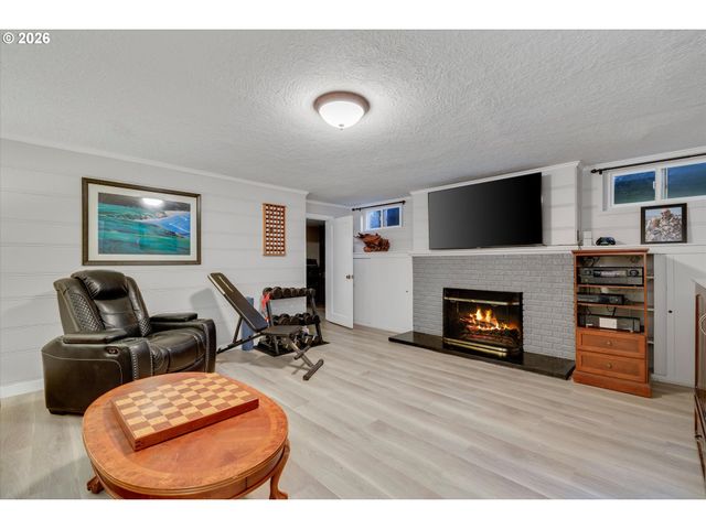 5497 RIVER St, West Linn, OR 97068