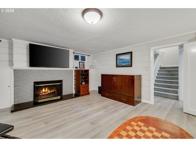 5497 RIVER St, West Linn, OR 97068