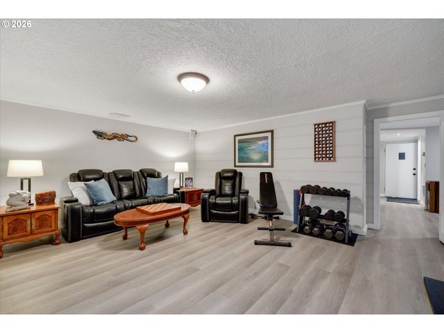 5497 RIVER St, West Linn, OR 97068
