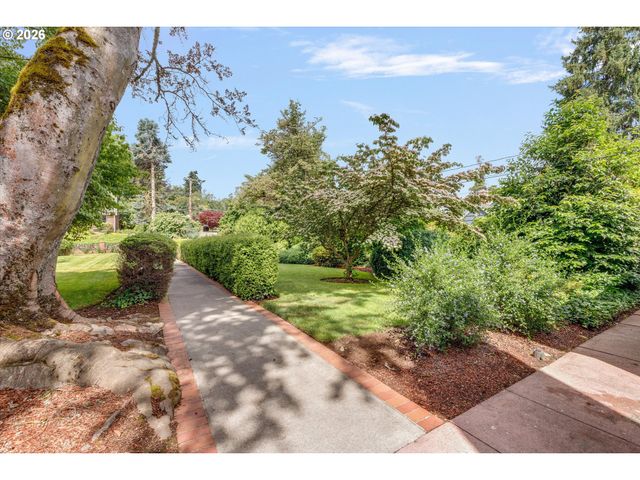 5497 RIVER St, West Linn, OR 97068