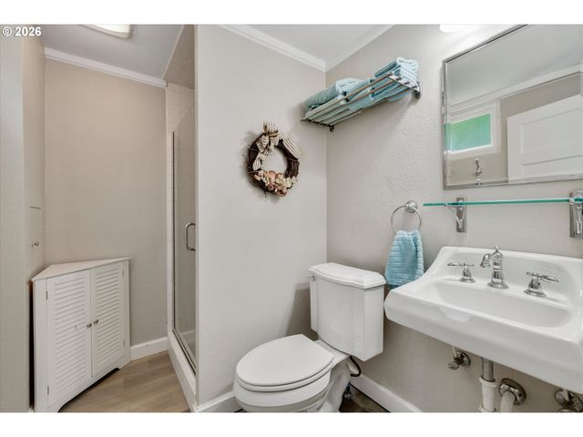 5497 RIVER St, West Linn, OR 97068