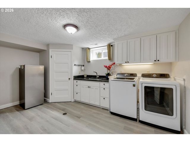 5497 RIVER St, West Linn, OR 97068
