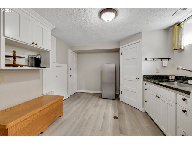 5497 RIVER St, West Linn, OR 97068