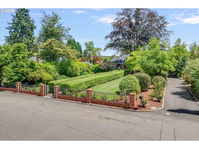 5497 RIVER St, West Linn, OR 97068