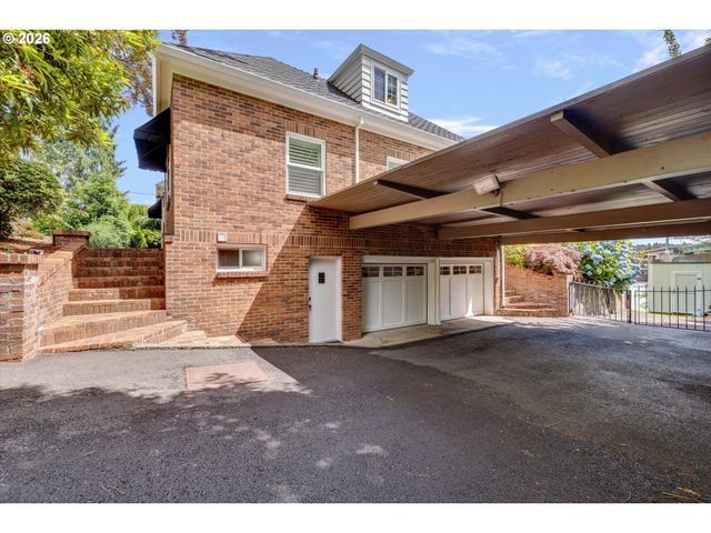 5497 RIVER St, West Linn, OR 97068