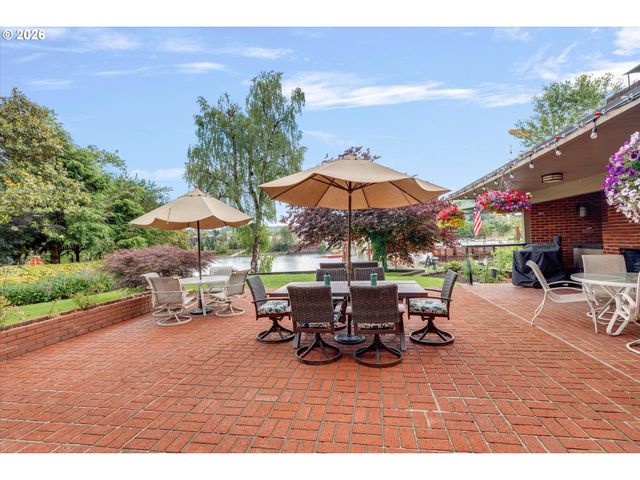 5497 RIVER St, West Linn, OR 97068