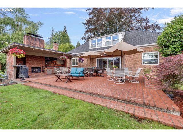 5497 RIVER St, West Linn, OR 97068