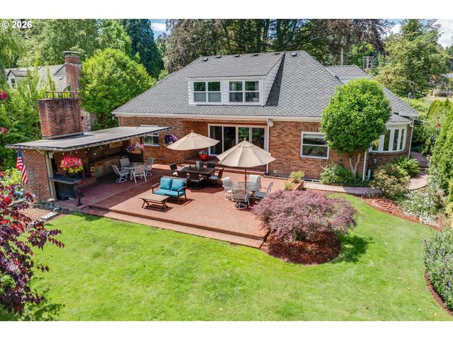 5497 RIVER St, West Linn, OR 97068