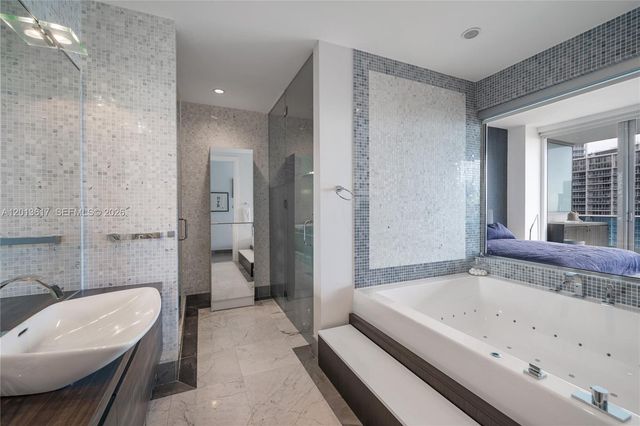 200 Biscayne Boulevard Way 4902, Miami, FL 33131