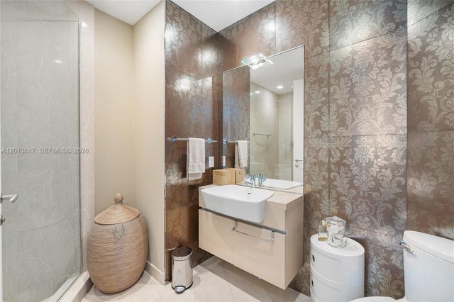 200 Biscayne Boulevard Way 4902, Miami, FL 33131