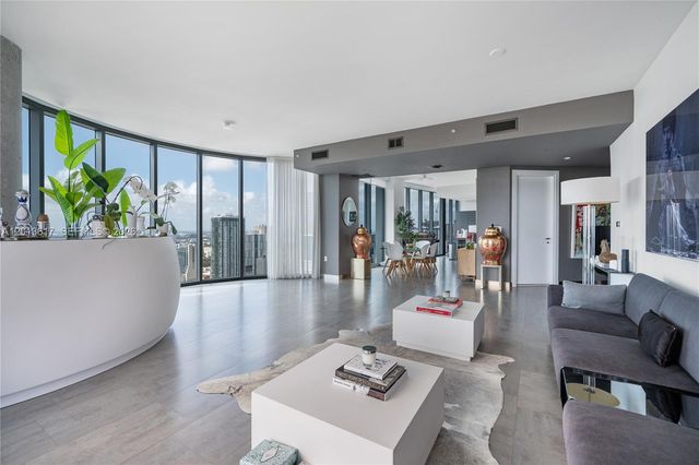 200 Biscayne Boulevard Way 4902, Miami, FL 33131