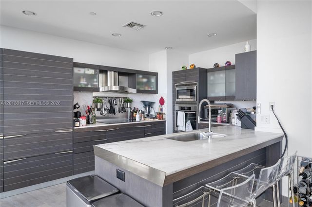 200 Biscayne Boulevard Way 4902, Miami, FL 33131