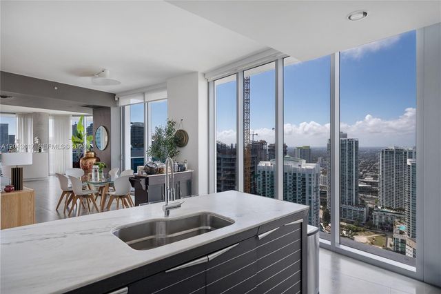 200 Biscayne Boulevard Way 4902, Miami, FL 33131