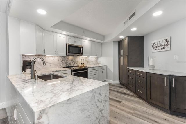 690 ISLAND WAY 1005, Clearwater Beach, FL 33767