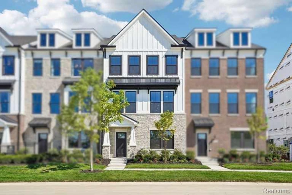 44050 Oakmont Drive, Plymouth, MI 48170