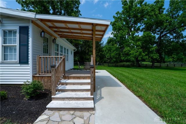 2036 Troy Road, Springfield, OH 45504