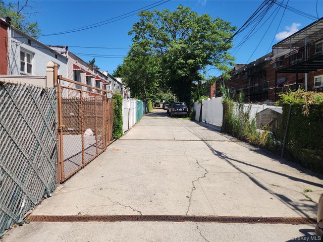 3324 Gunther Avenue, Bronx, NY 10469