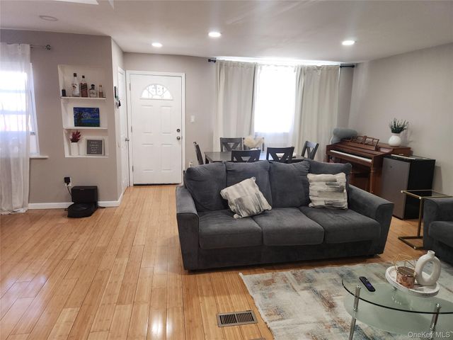 3324 Gunther Avenue, Bronx, NY 10469