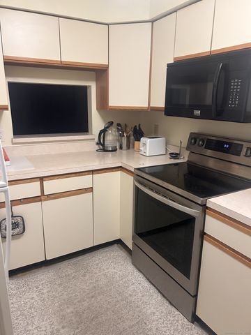 1367 Hanover Avenue APT 703, Meriden, CT 06451