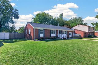 6 Holiday DR, Hampton, VA 23669