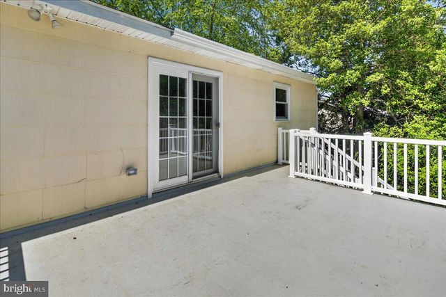 113 LUBBERS LN, Manahawkin, NJ 08050