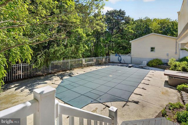 113 LUBBERS LN, Manahawkin, NJ 08050