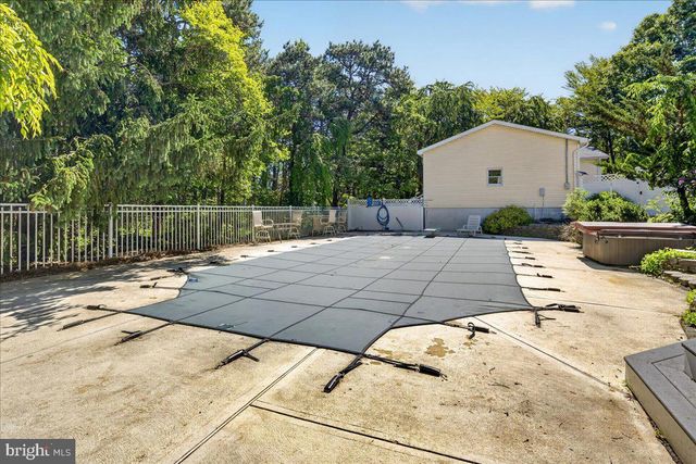 113 LUBBERS LN, Manahawkin, NJ 08050