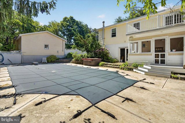 113 LUBBERS LN, Manahawkin, NJ 08050