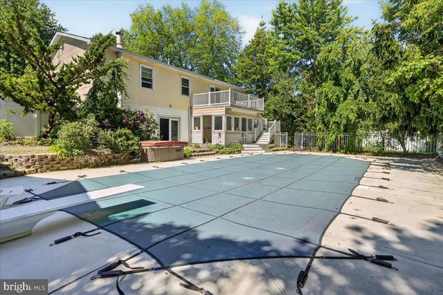113 LUBBERS LN, Manahawkin, NJ 08050