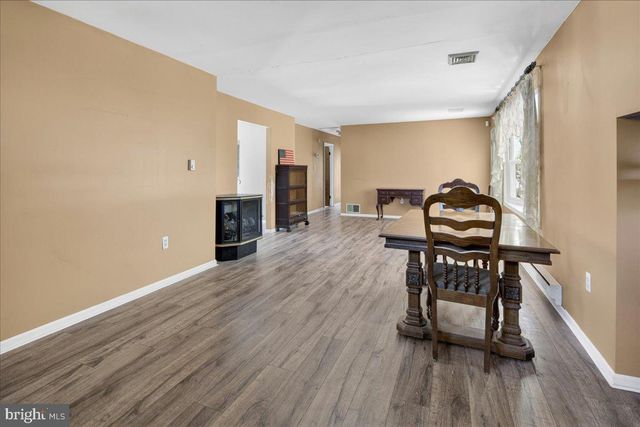 113 LUBBERS LN, Manahawkin, NJ 08050