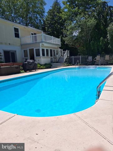 113 LUBBERS LN, Manahawkin, NJ 08050